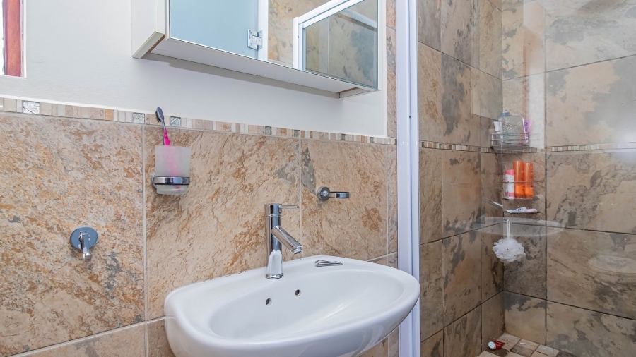 4 Bedroom Property for Sale in Sandbaai Western Cape